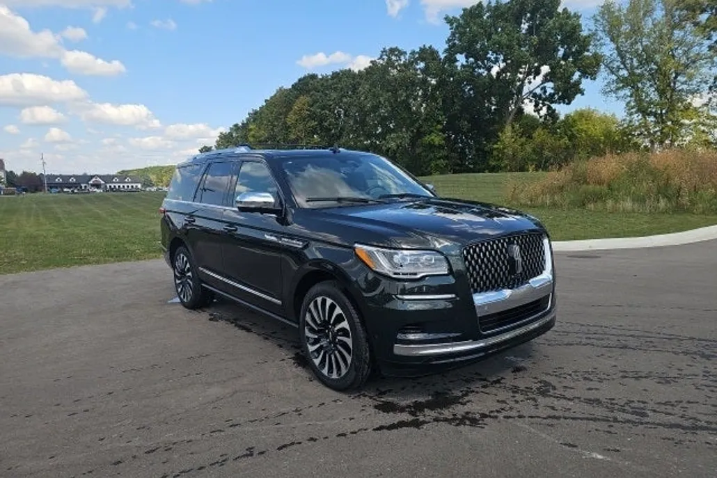 2023 Lincoln Navigator Black Label photo 1