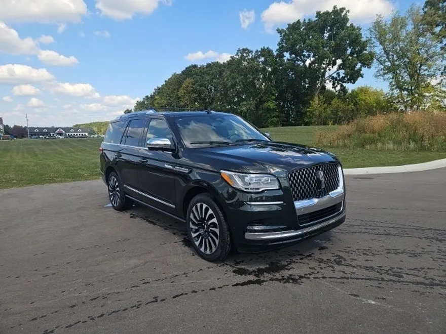 2023 Lincoln Navigator Black Label photo 1