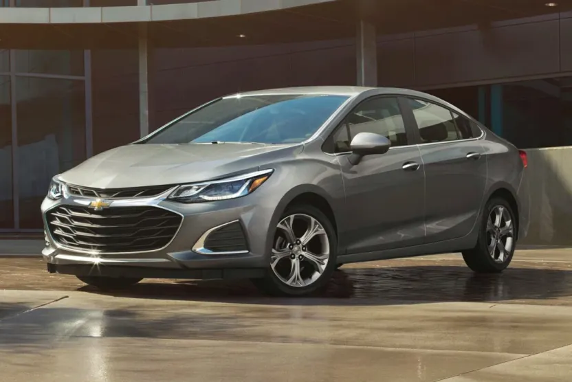 2019 Chevrolet Cruze LT photo 1