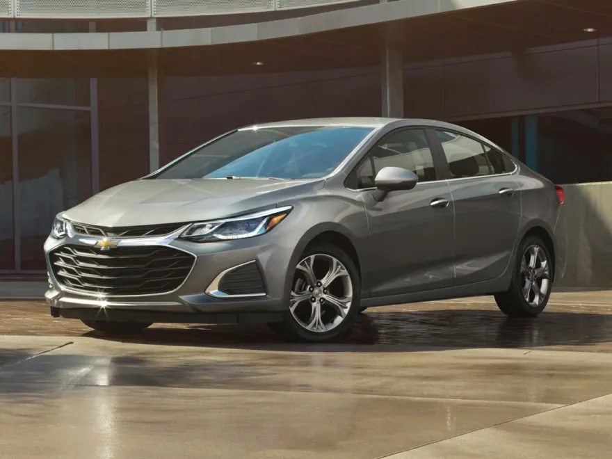 2019 Chevrolet Cruze LT photo 1