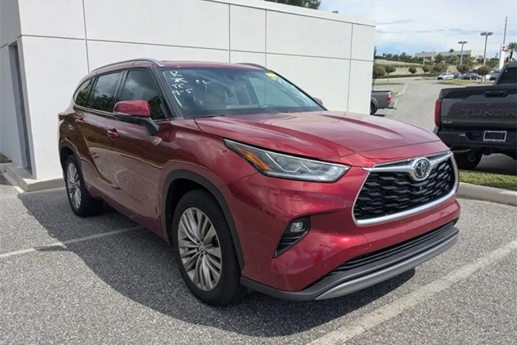 2023 Toyota Highlander Platinum photo 1