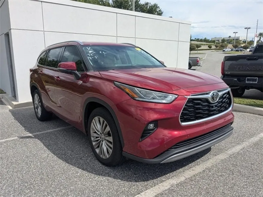 2023 Toyota Highlander Platinum photo 1