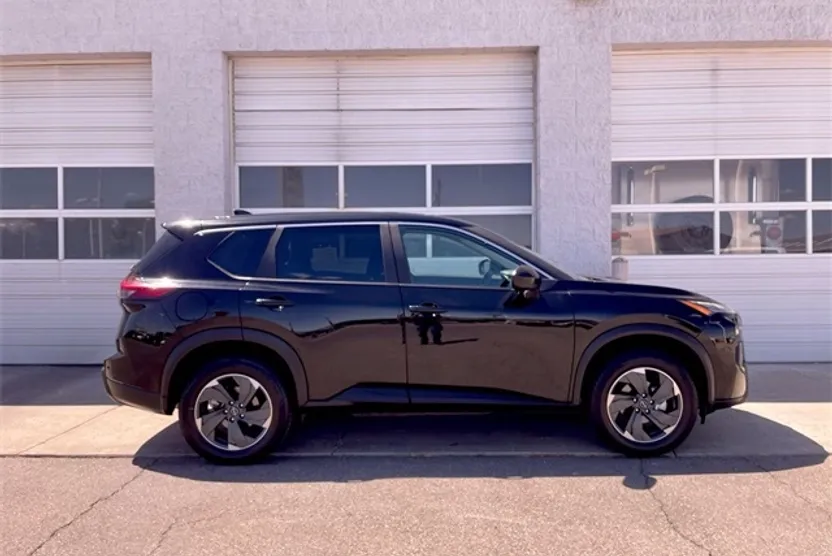 2024 Nissan Rogue SV photo 1