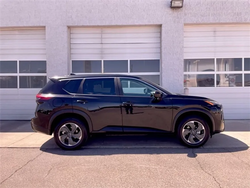 2024 Nissan Rogue SV photo 1