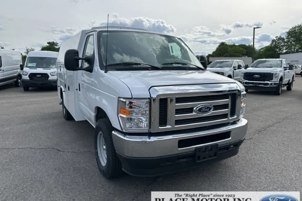 2025 Ford E-350 Base photo 1