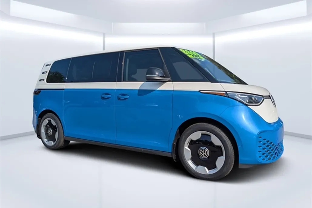 2025 Volkswagen ID. Buzz Pro Plus photo 1