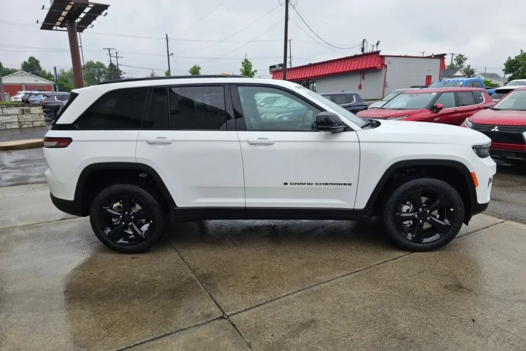 2025 Jeep Grand Cherokee Limited photo 1