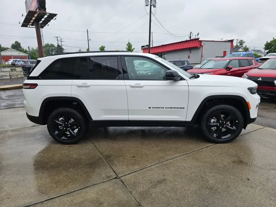 2025 Jeep Grand Cherokee Limited photo 1