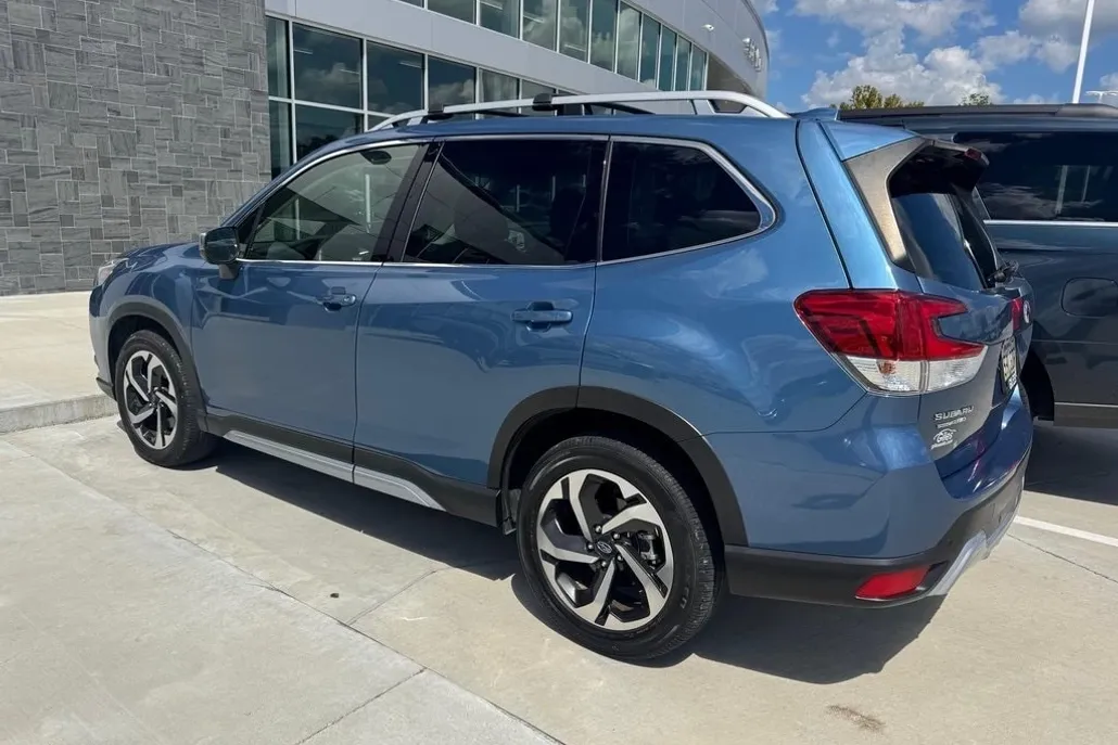 2023 Subaru Forester Touring photo 1