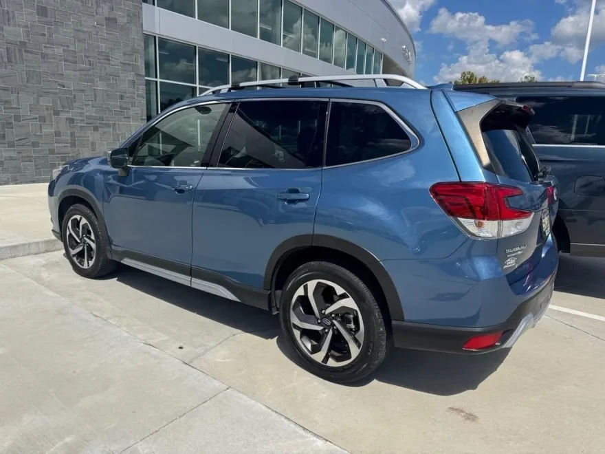 2023 Subaru Forester Touring photo 1