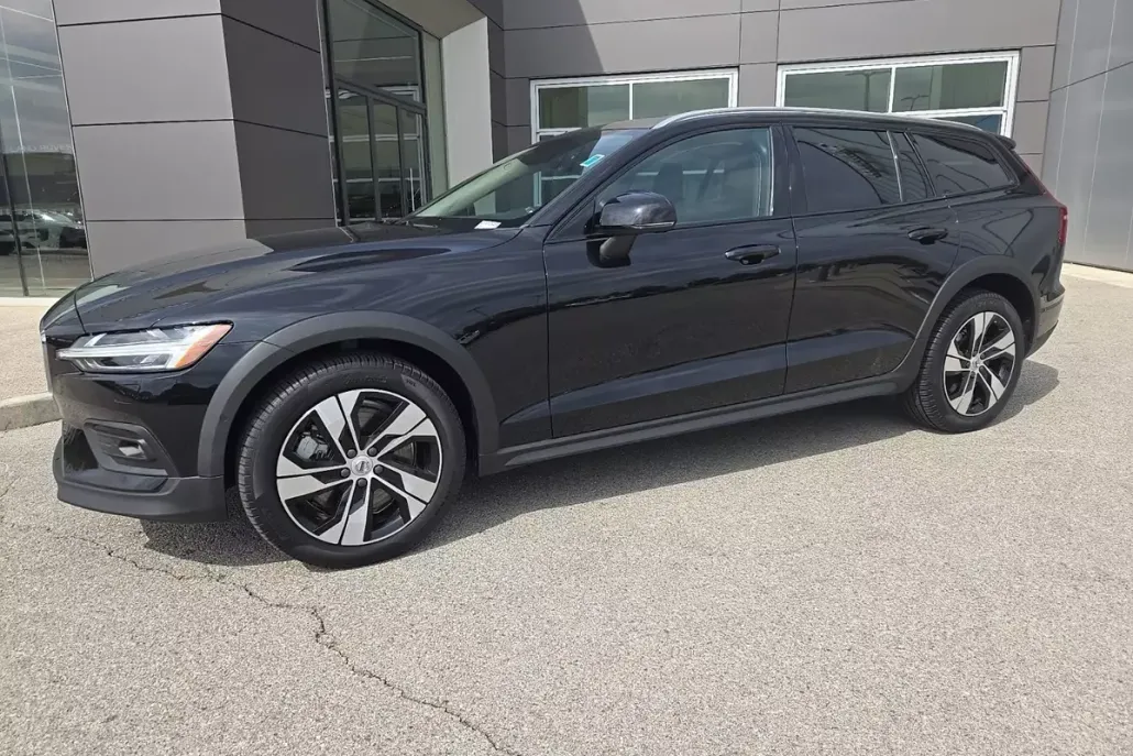 2024 Volvo V60 Cross Country B5 Plus photo 1
