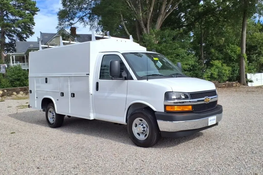 2025 Chevrolet Express 3500 Cutaway Van photo 1