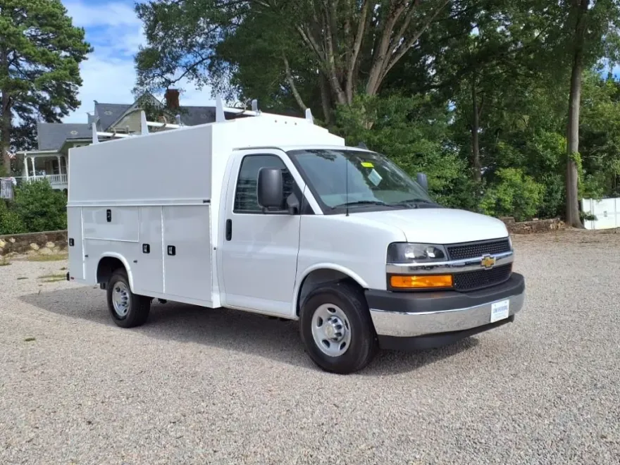 2025 Chevrolet Express 3500 Cutaway Van photo 1