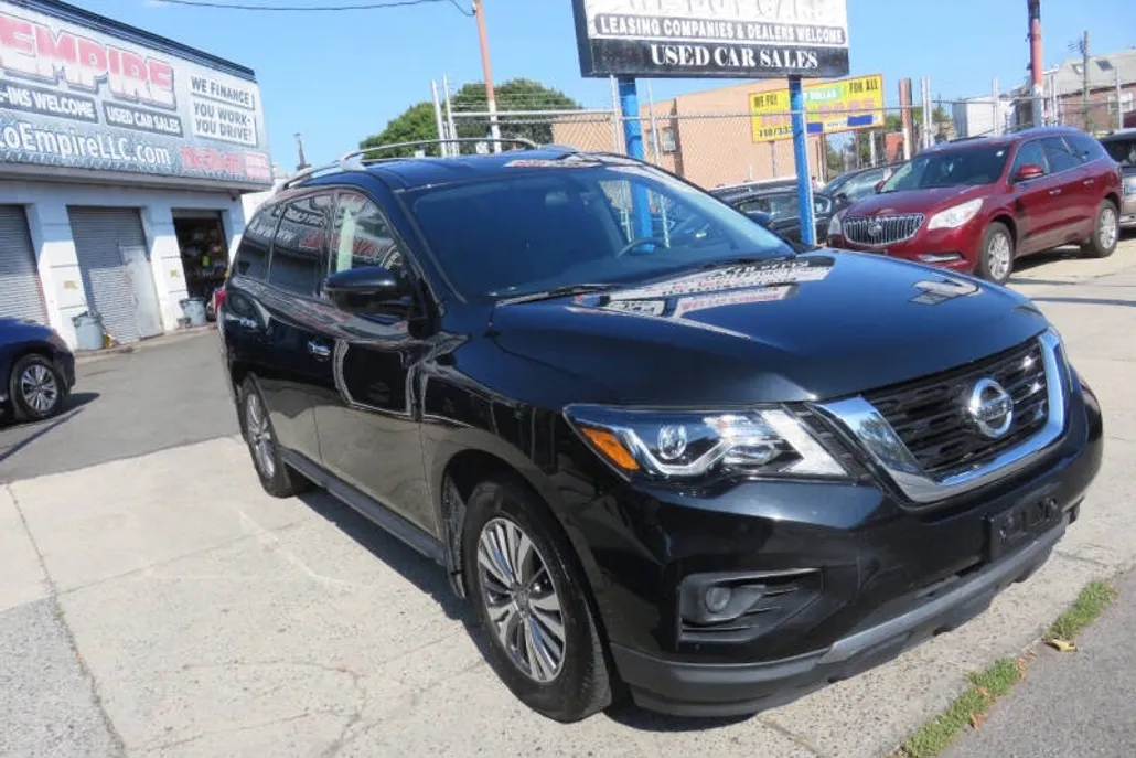 2020 Nissan Pathfinder S photo 1