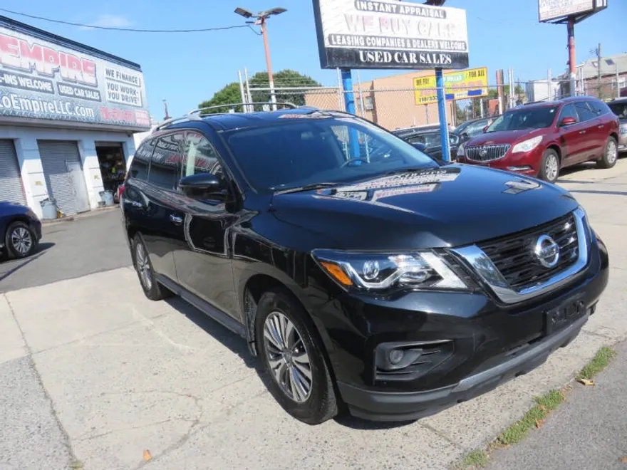 2020 Nissan Pathfinder S photo 1