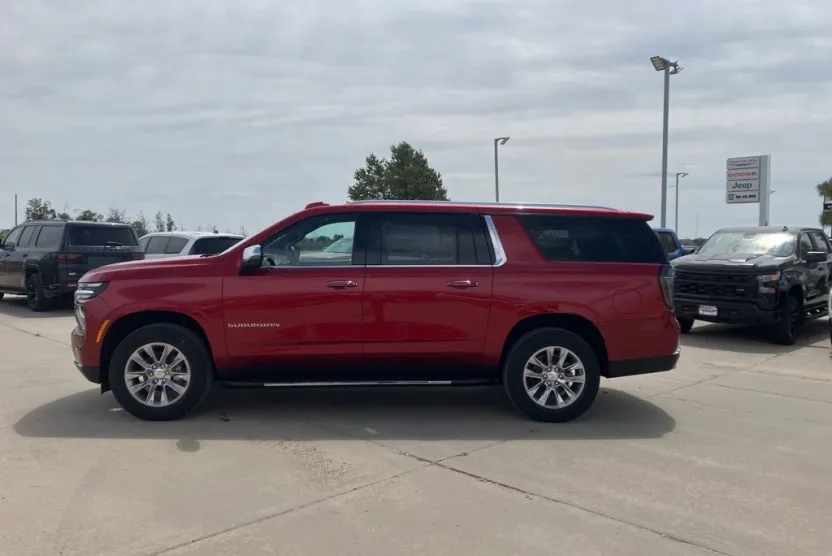 2025 Chevrolet Suburban Premier photo 1