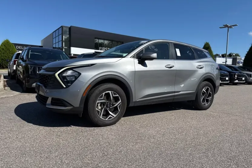 2023 Kia Sportage LX photo 1