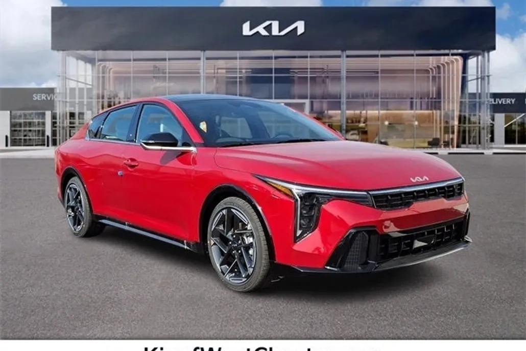 2025 Kia K4 GT-Line photo 1