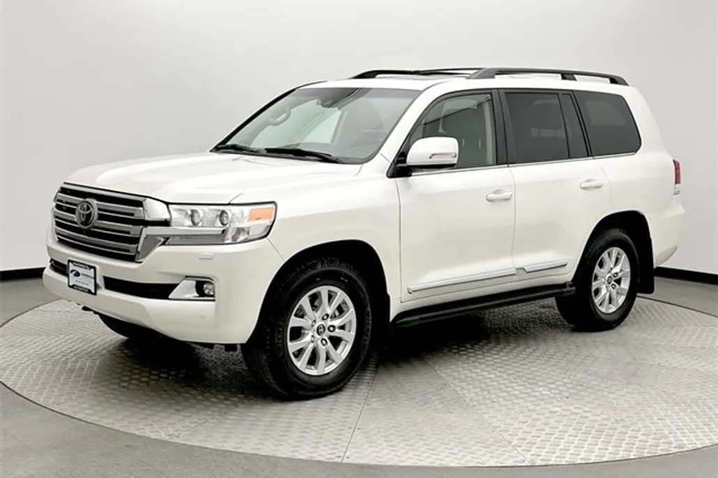 2018 Toyota Land Cruiser Base photo 1