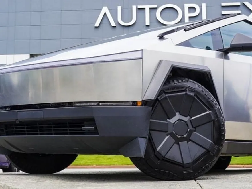 2024 Tesla Cybertruck photo 1