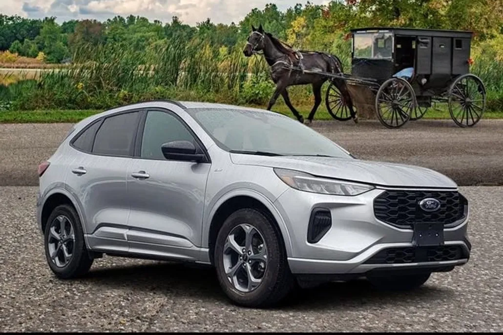 2024 Ford Escape ST-Line photo 1