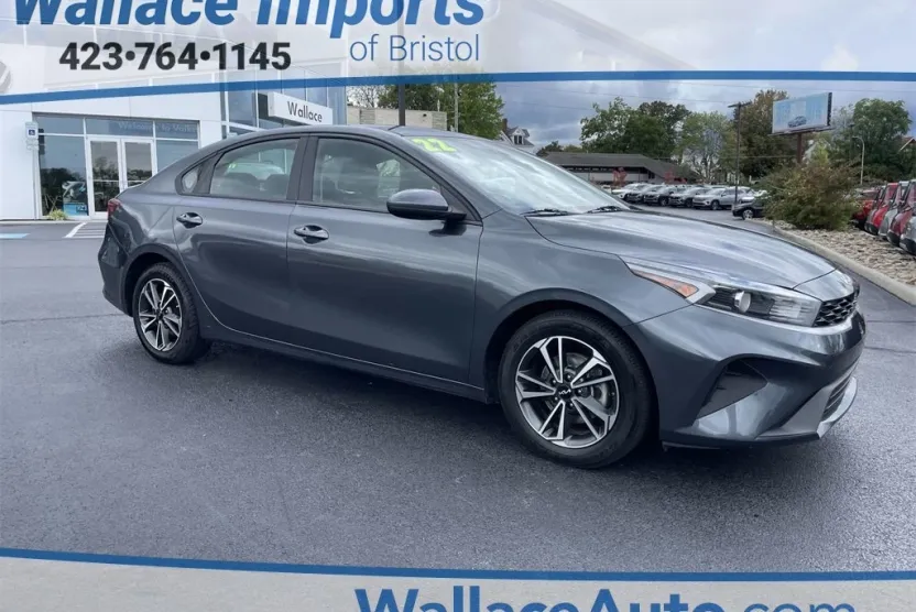2022 Kia Forte LXS photo 1