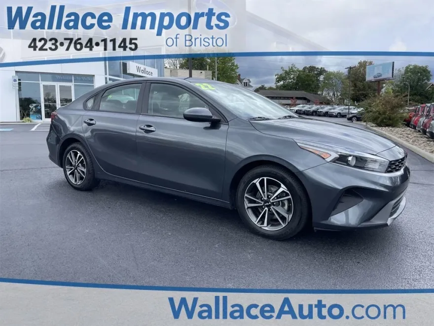2022 Kia Forte LXS photo 1