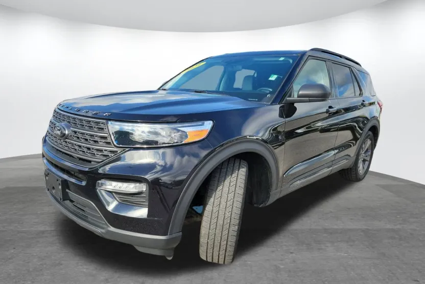 2021 Ford Explorer XLT photo 1