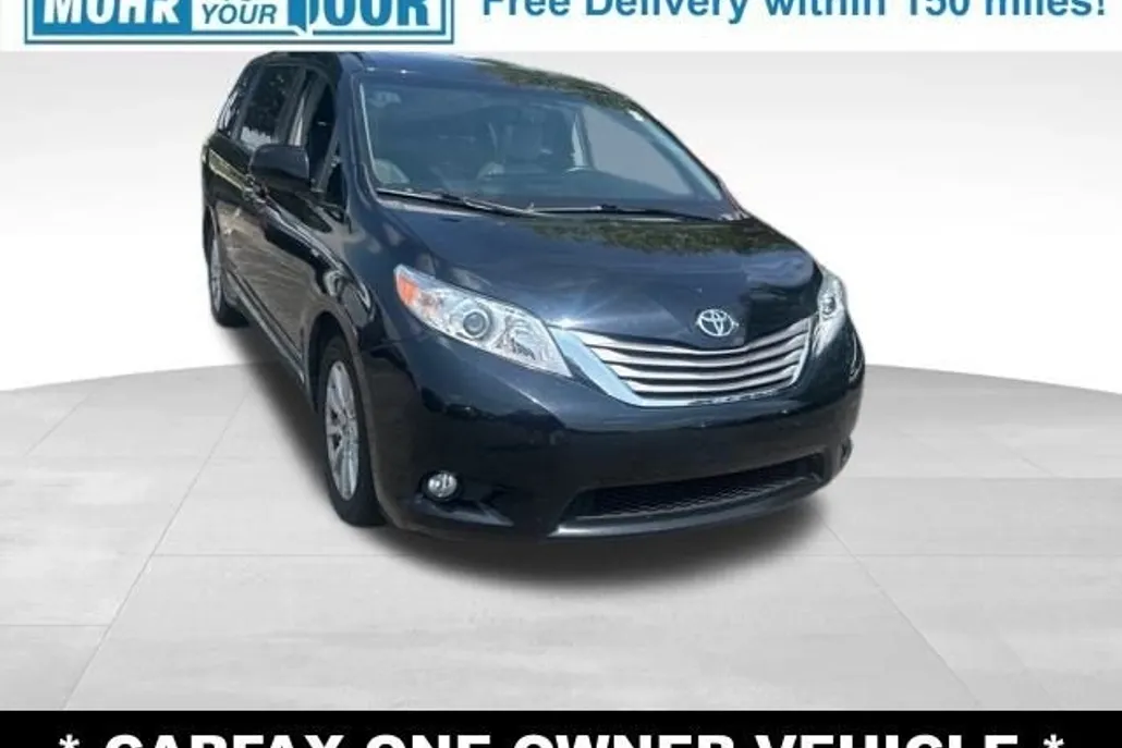 2017 Toyota Sienna XLE photo 1