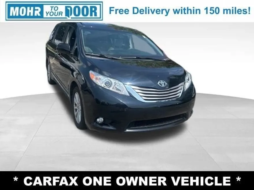 2017 Toyota Sienna XLE photo 1