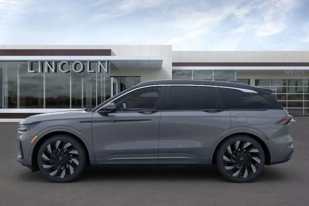 2024 Lincoln Nautilus Black Label photo 1