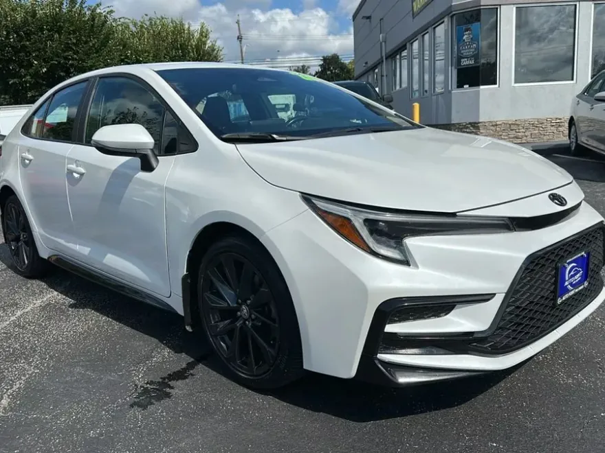 2023 Toyota Corolla SE photo 1
