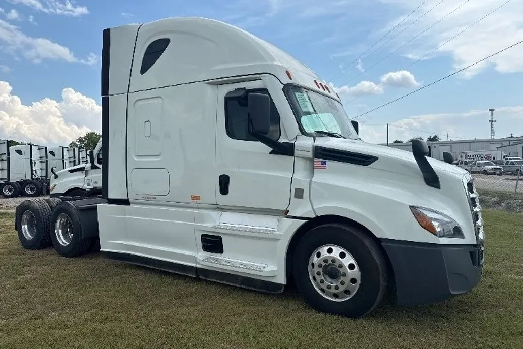 2021 Freightliner Cascadia 126" Sleeper Cab photo 1