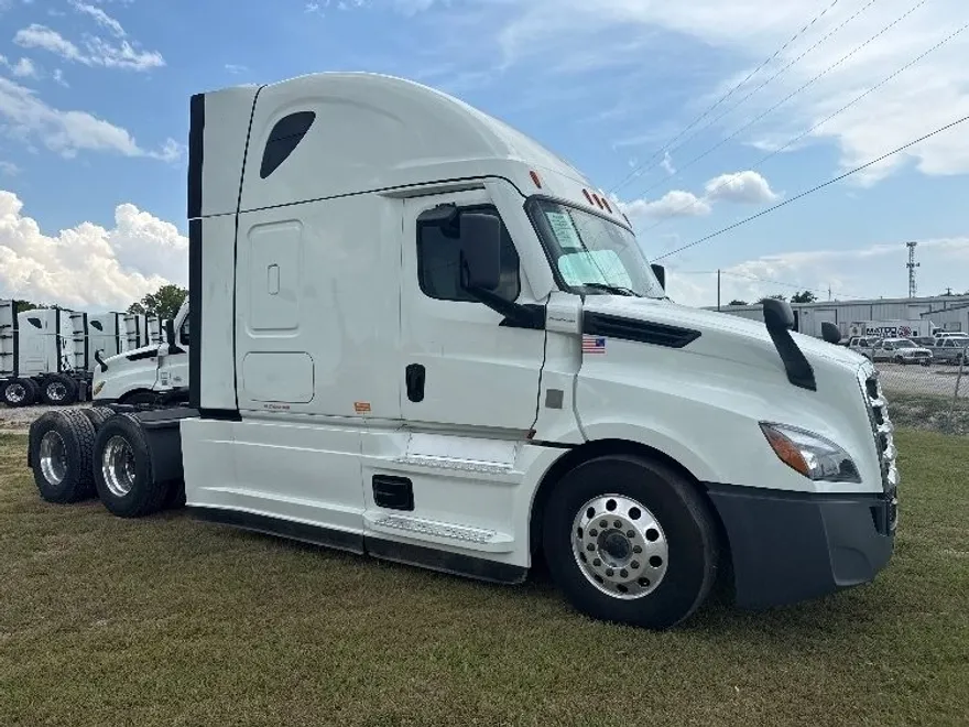 2021 Freightliner Cascadia 126" Sleeper Cab photo 1