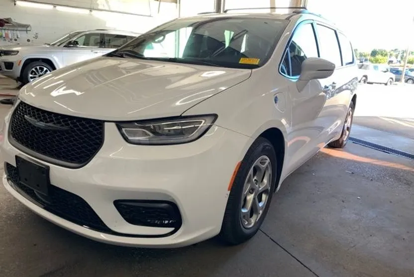2021 Chrysler Pacifica Hybrid Limited photo 1