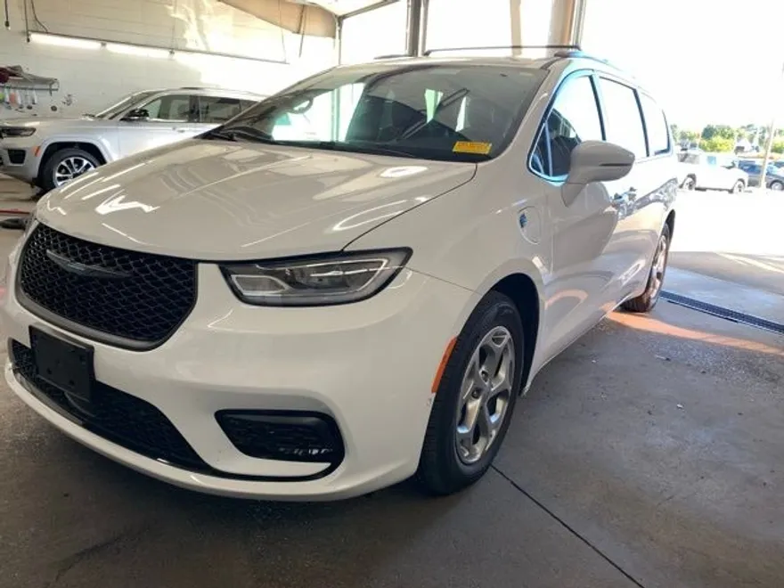 2021 Chrysler Pacifica Hybrid Limited photo 1