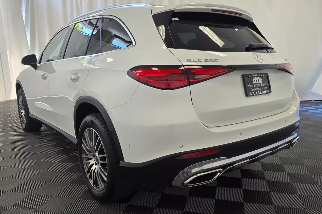 2025 Mercedes Benz GLC 300 4MATIC photo 1