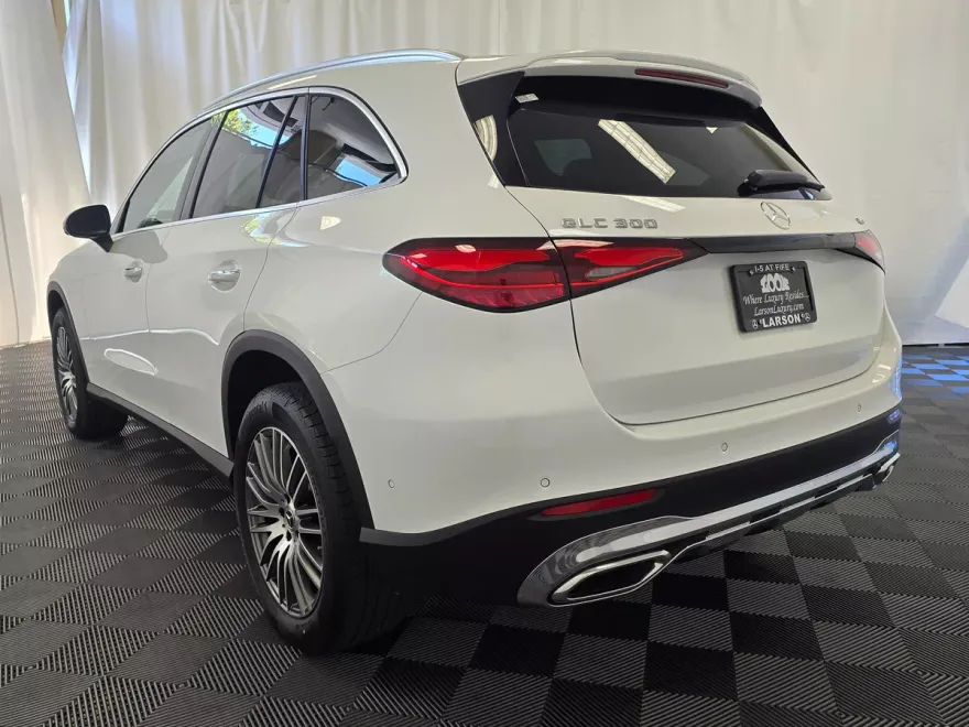 2025 Mercedes Benz GLC 300 4MATIC photo 1