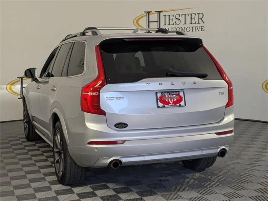 2019 Volvo XC90 T5 Momentum photo 1