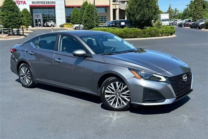 2023 Nissan Altima 2.5 SV photo 1