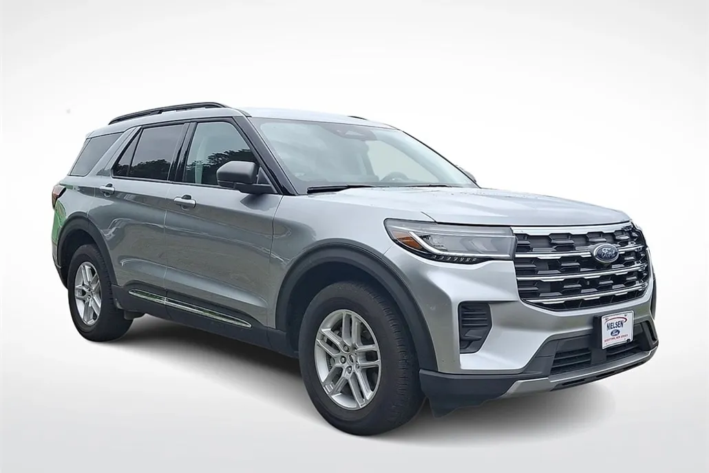 2025 Ford Explorer photo 1