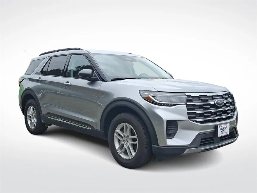 2025 Ford Explorer photo 1