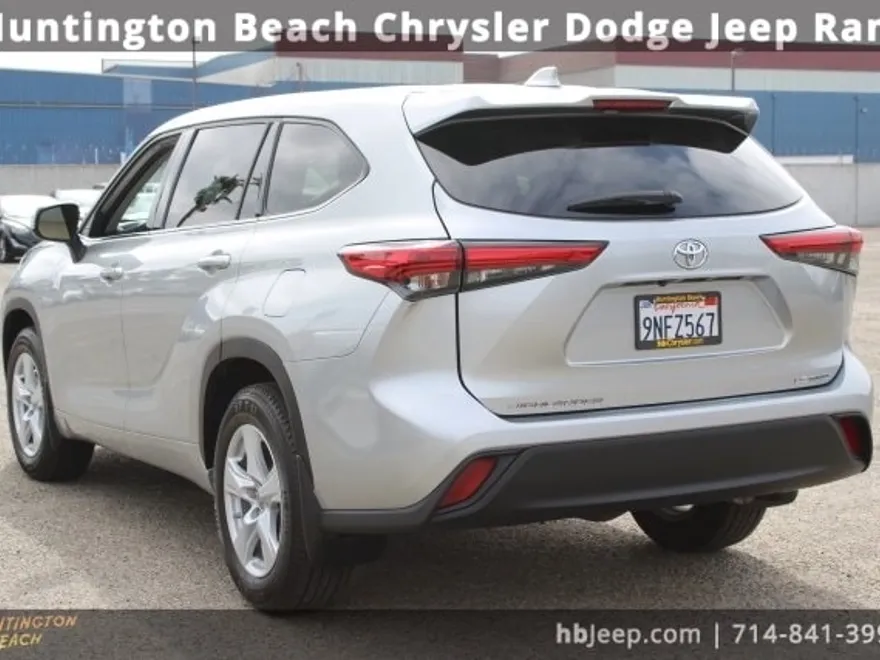 2021 Toyota Highlander LE photo 1