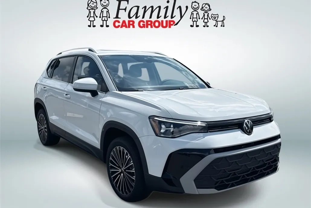 2025 Volkswagen Taos SE photo 1