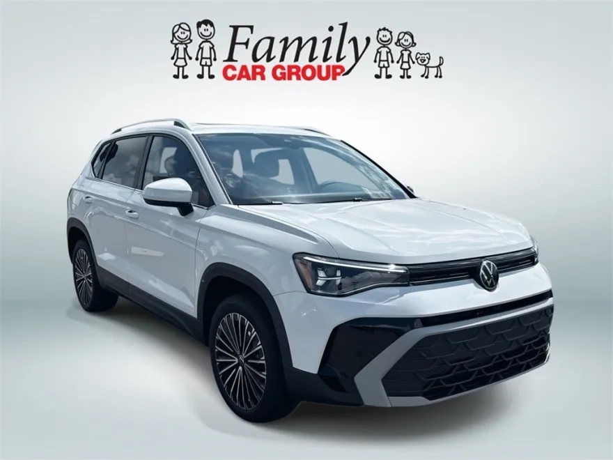 2025 Volkswagen Taos SE photo 1