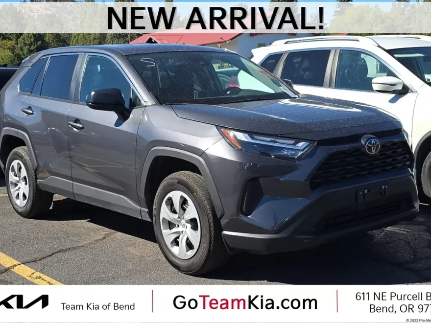 2024 Toyota RAV4 LE photo 1