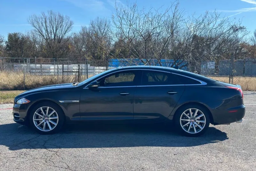 2014 Jaguar XJ photo 1