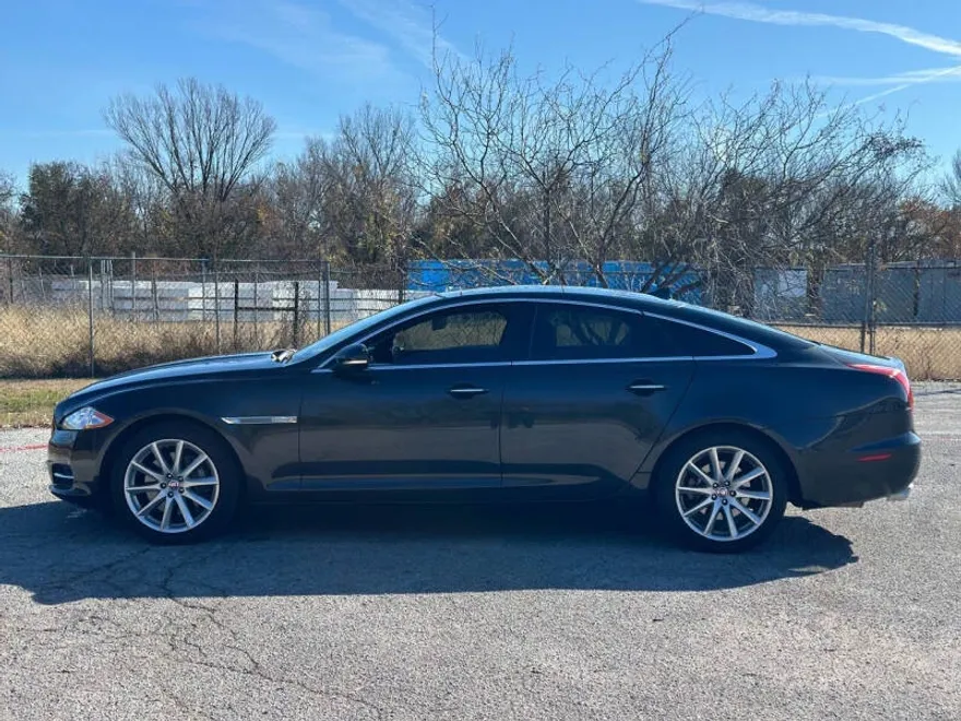 2014 Jaguar XJ photo 1
