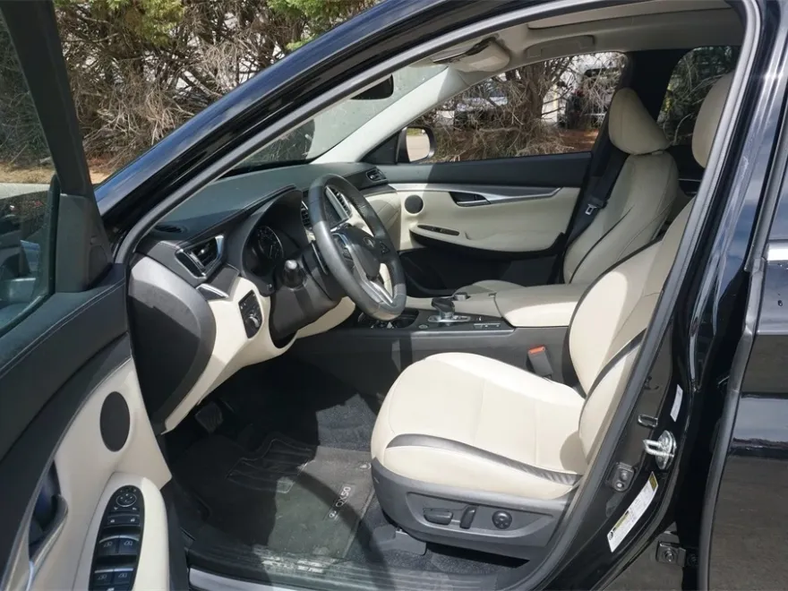 2022 Infiniti QX50 Luxe photo 1