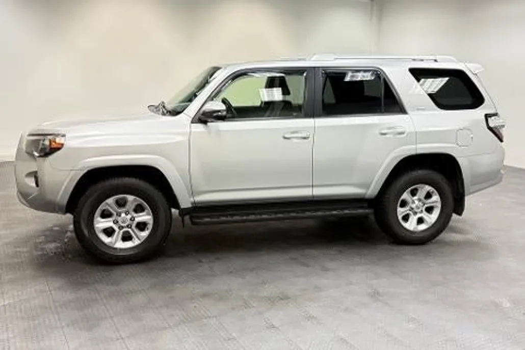 2018 Toyota 4Runner SR5 photo 1